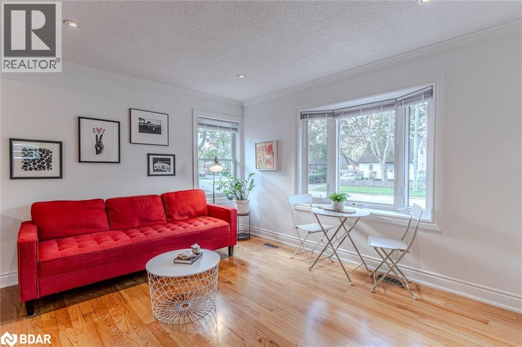 5 Newton Street, Barrie, Ontario L4M 3N2 - Photo 2 - 40785461