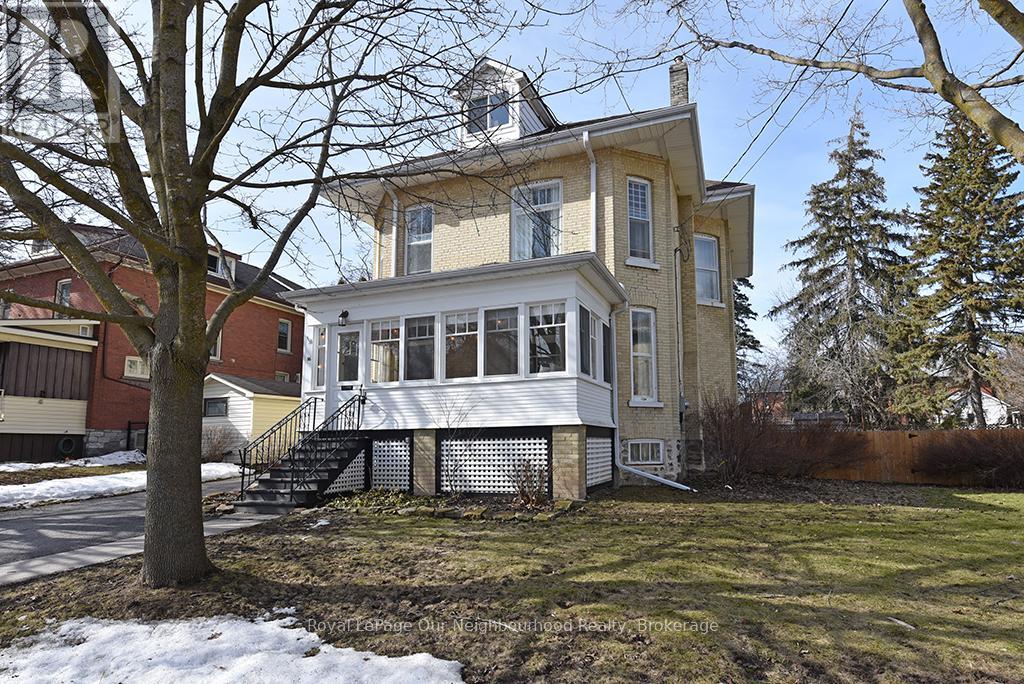 16 Francis Street, Kawartha Lakes, Ontario K9V 3R6 - Photo 2 - X12506378