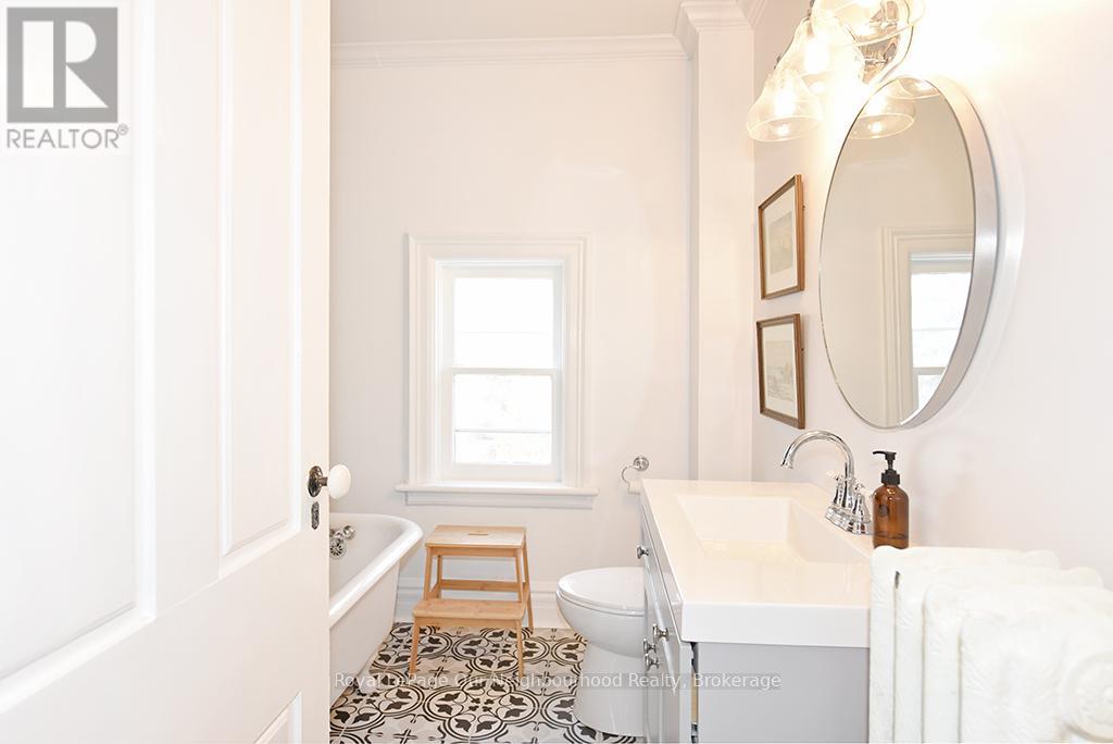 16 Francis Street, Kawartha Lakes, Ontario K9V 3R6 - Photo 34 - X12506378