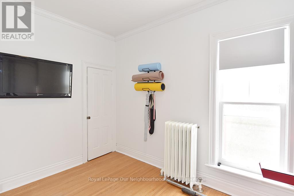 16 Francis Street, Kawartha Lakes, Ontario K9V 3R6 - Photo 37 - X12506378