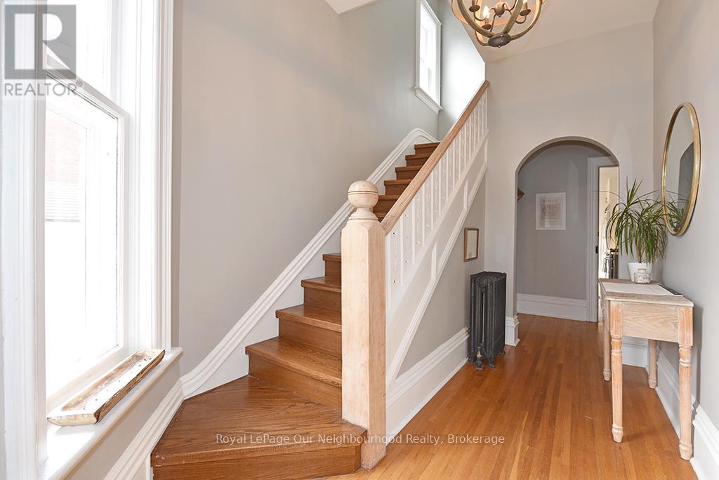 16 Francis Street, Kawartha Lakes, Ontario K9V 3R6 - Photo 5 - X12506378