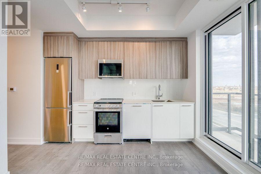 609 - 215 Veterans Drive, Brampton, Ontario  L7A 0B6 - Photo 12 - W12506302