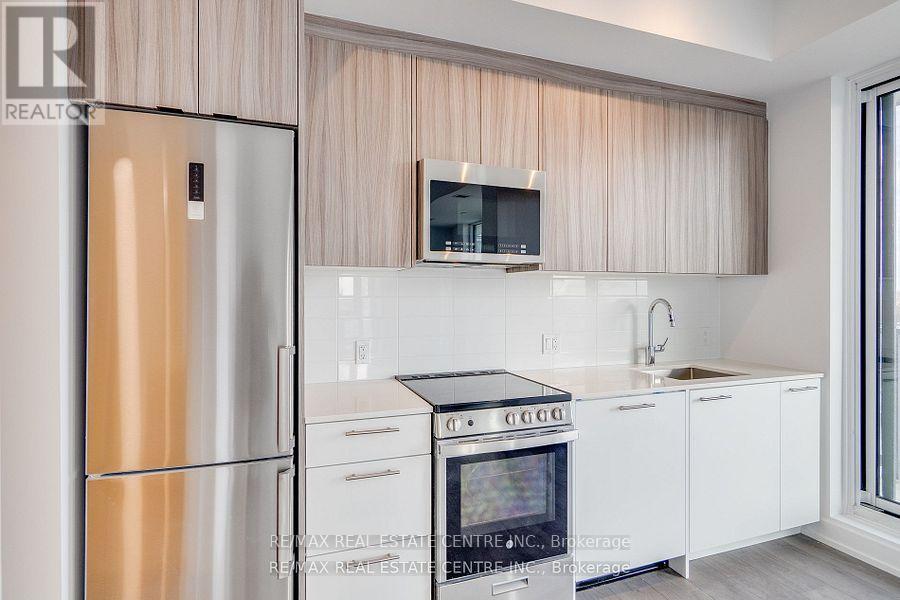 609 - 215 Veterans Drive, Brampton, Ontario  L7A 0B6 - Photo 13 - W12506302