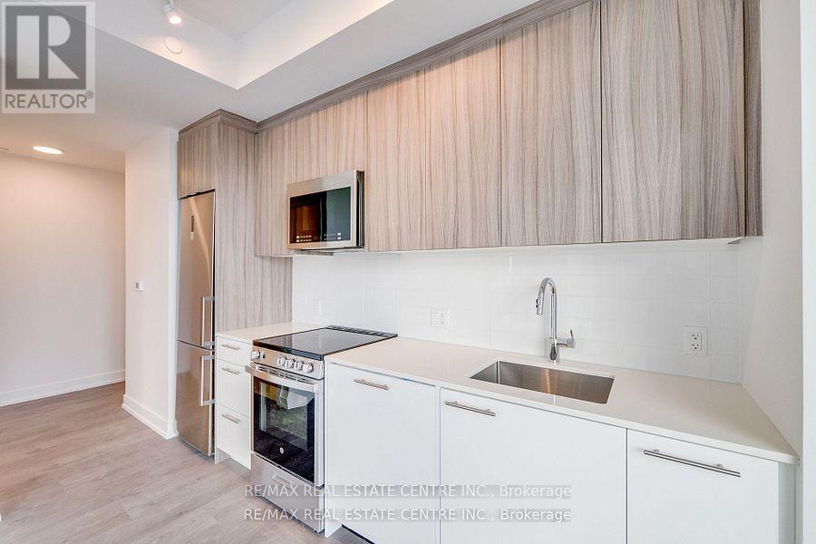 609 - 215 Veterans Drive, Brampton, Ontario  L7A 0B6 - Photo 14 - W12506302