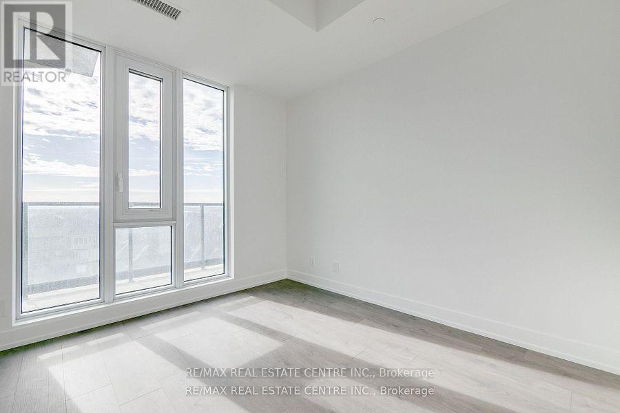 609 - 215 Veterans Drive, Brampton, Ontario  L7A 0B6 - Photo 15 - W12506302