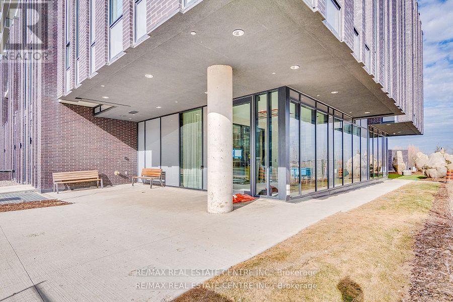 609 - 215 Veterans Drive, Brampton, Ontario  L7A 0B6 - Photo 4 - W12506302