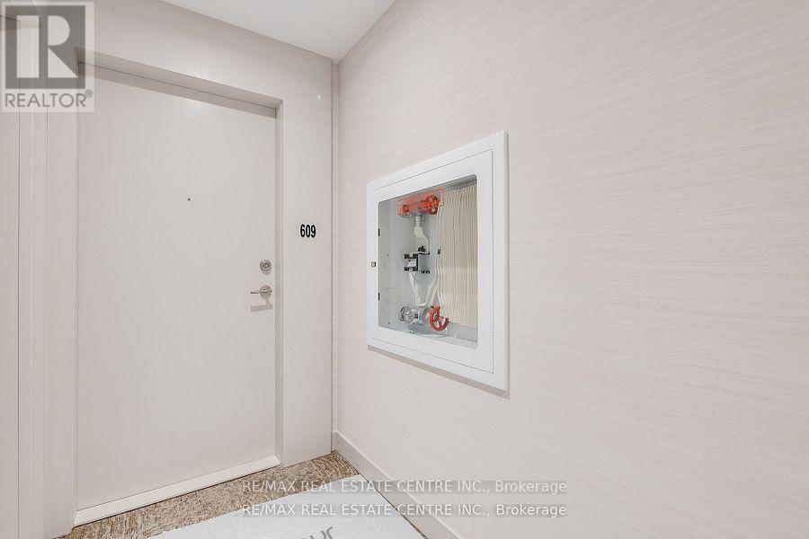 609 - 215 Veterans Drive, Brampton, Ontario  L7A 0B6 - Photo 9 - W12506302