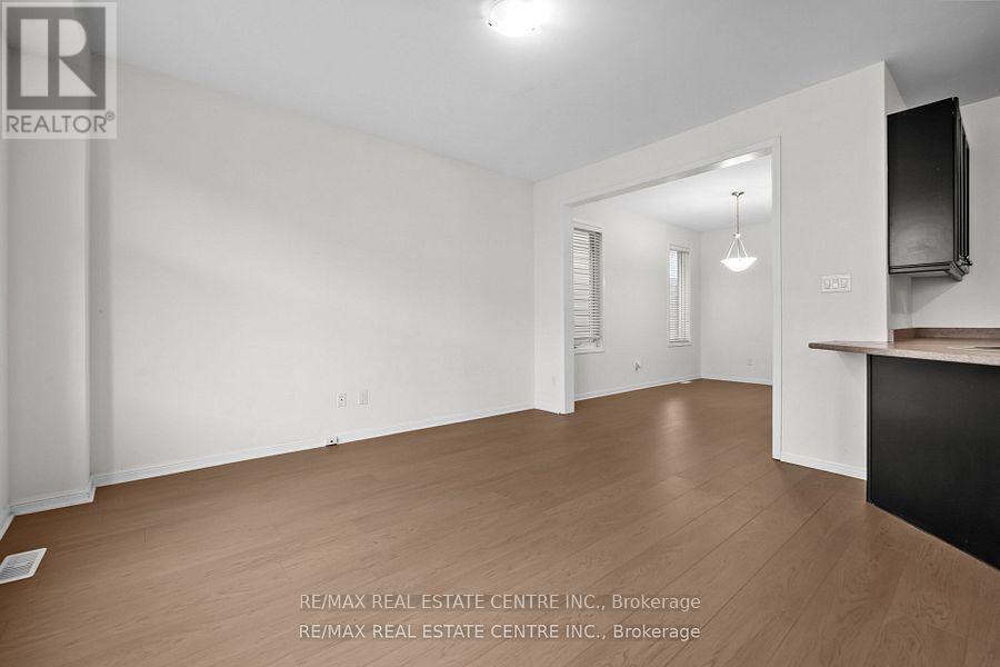 1079 Savoline Boulevard, Milton, Ontario  L9T 8N9 - Photo 13 - W12506312