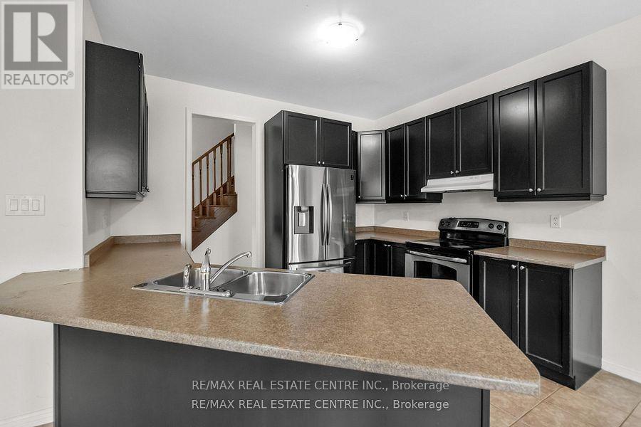 1079 Savoline Boulevard, Milton, Ontario  L9T 8N9 - Photo 15 - W12506312