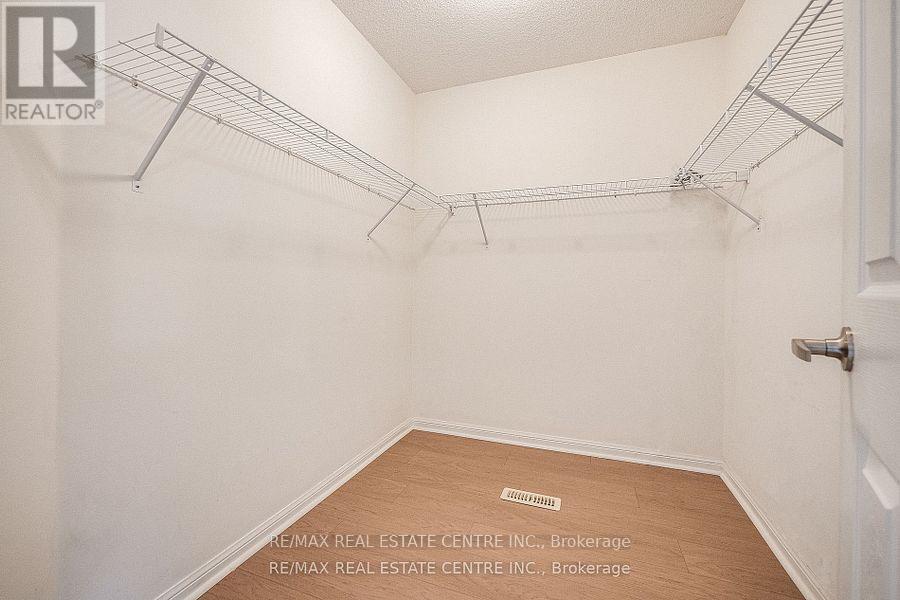 1079 Savoline Boulevard, Milton, Ontario  L9T 8N9 - Photo 23 - W12506312