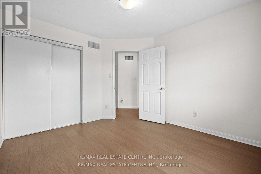 1079 Savoline Boulevard, Milton, Ontario  L9T 8N9 - Photo 25 - W12506312