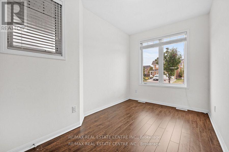 1079 Savoline Boulevard, Milton, Ontario  L9T 8N9 - Photo 6 - W12506312