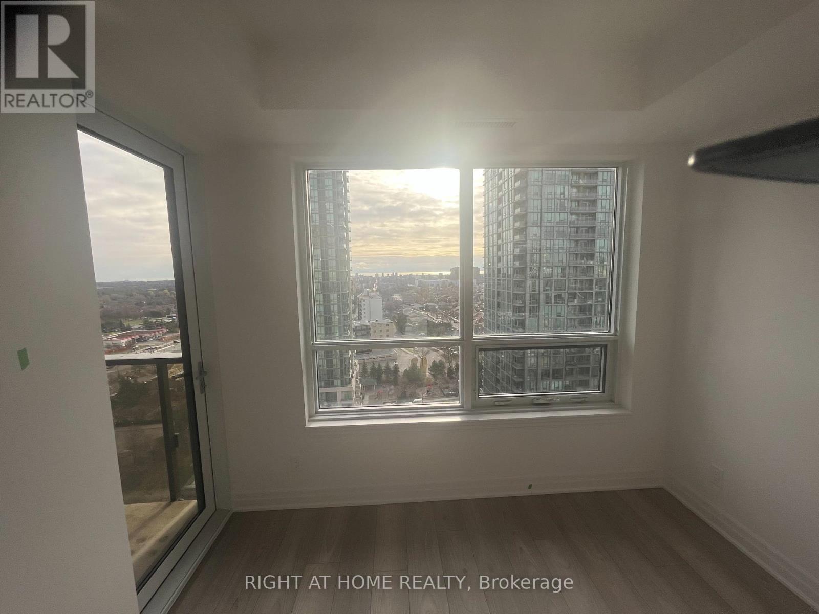 1505 - 36 Elm Drive, Mississauga, Ontario  L5B 0N3 - Photo 8 - W12506328