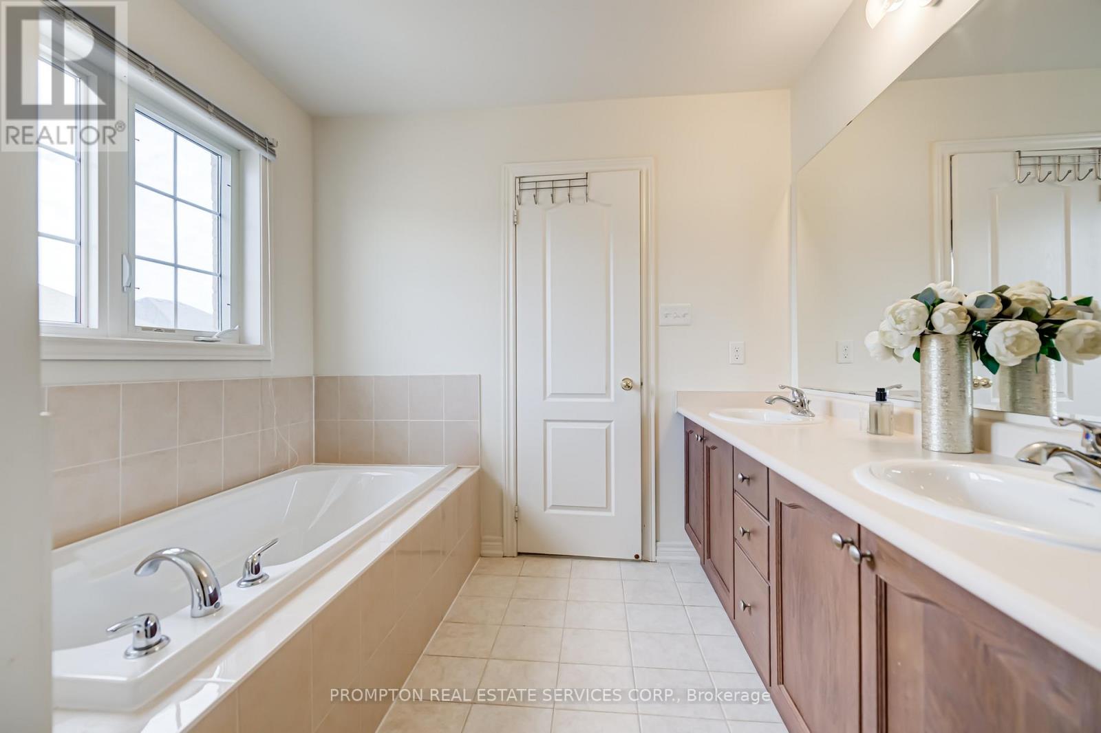 5337 Tenth Line W, Mississauga, Ontario  L5M 0V8 - Photo 21 - W12506346