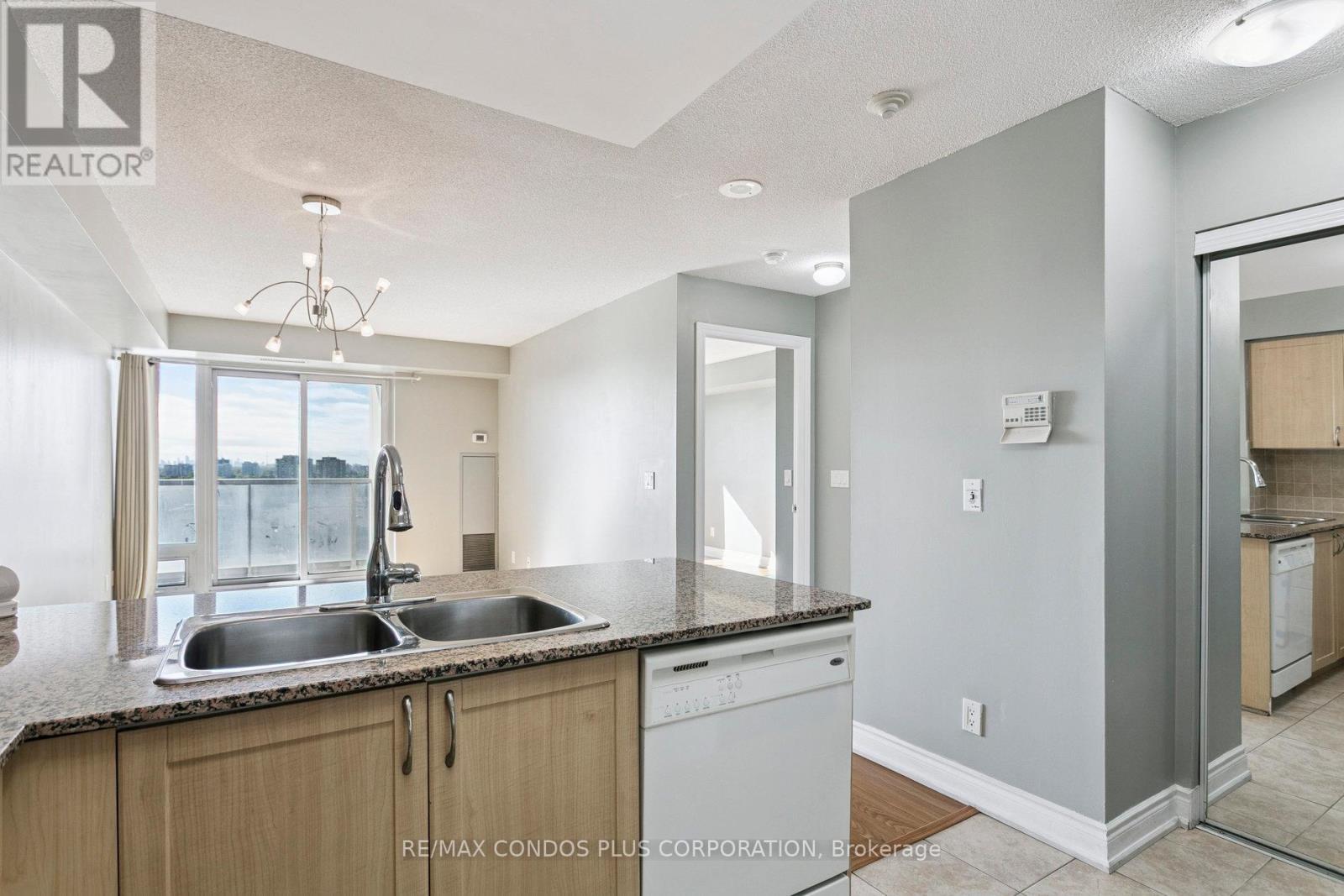 1202 - 7 North Park Road, Vaughan, Ontario  L4J 0C9 - Photo 2 - N12419201