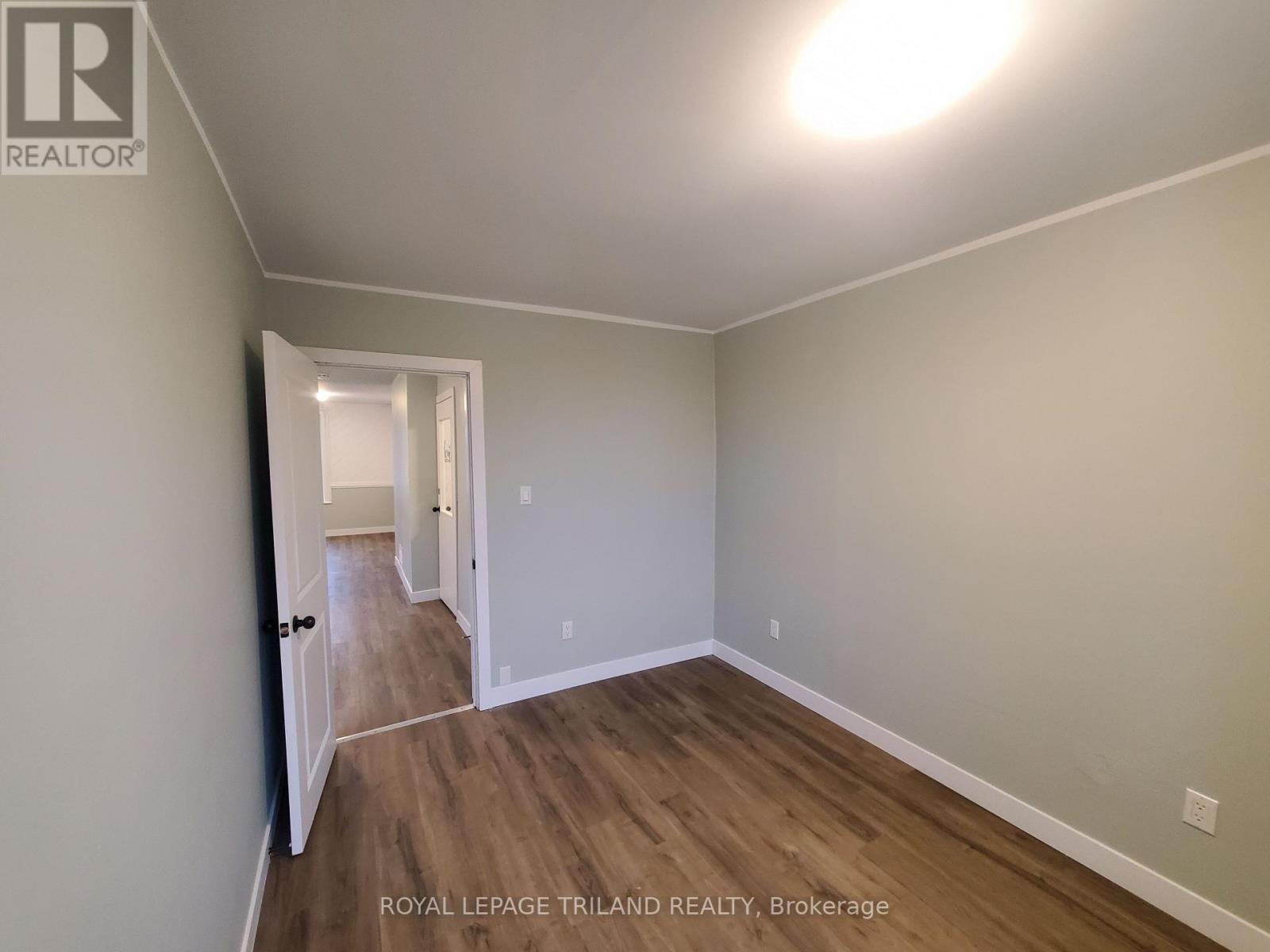 Upper Unit - 104 Flora Street, St. Thomas, Ontario  N5P 2X6 - Photo 10 - X12506420