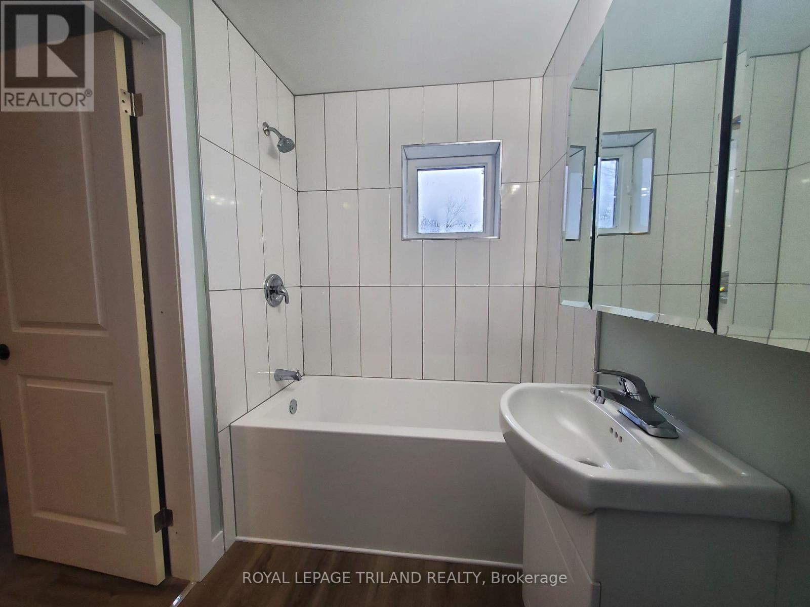 Upper Unit - 104 Flora Street, St. Thomas, Ontario  N5P 2X6 - Photo 14 - X12506420