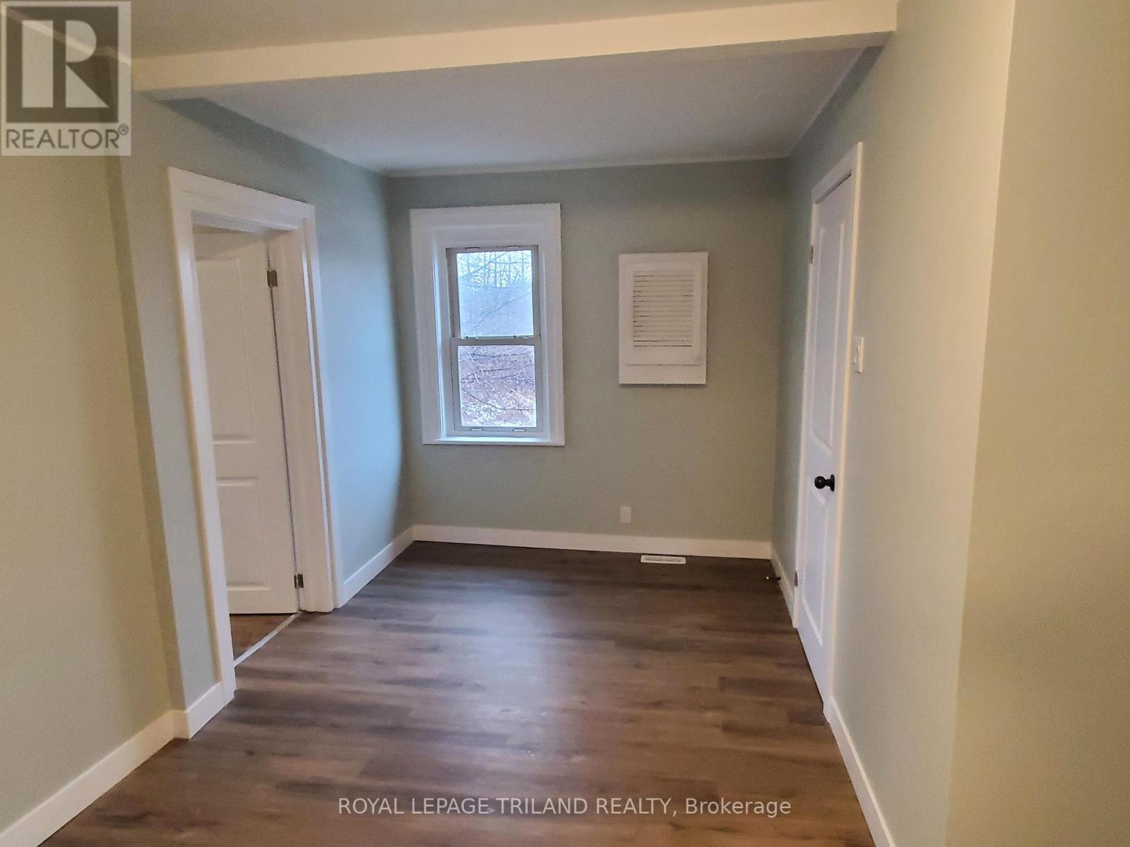 Upper Unit - 104 Flora Street, St. Thomas, Ontario  N5P 2X6 - Photo 4 - X12506420