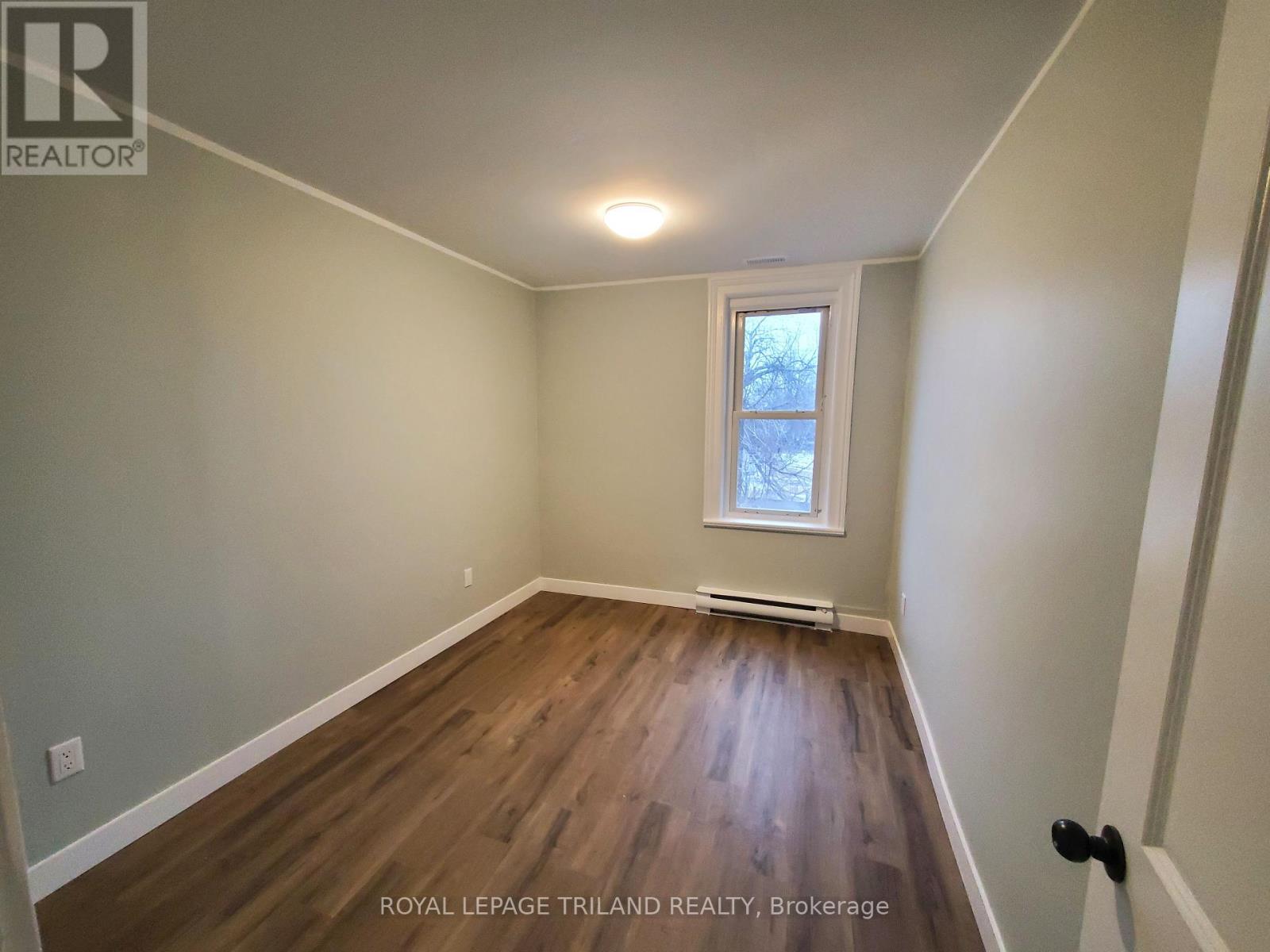 Upper Unit - 104 Flora Street, St. Thomas, Ontario  N5P 2X6 - Photo 9 - X12506420