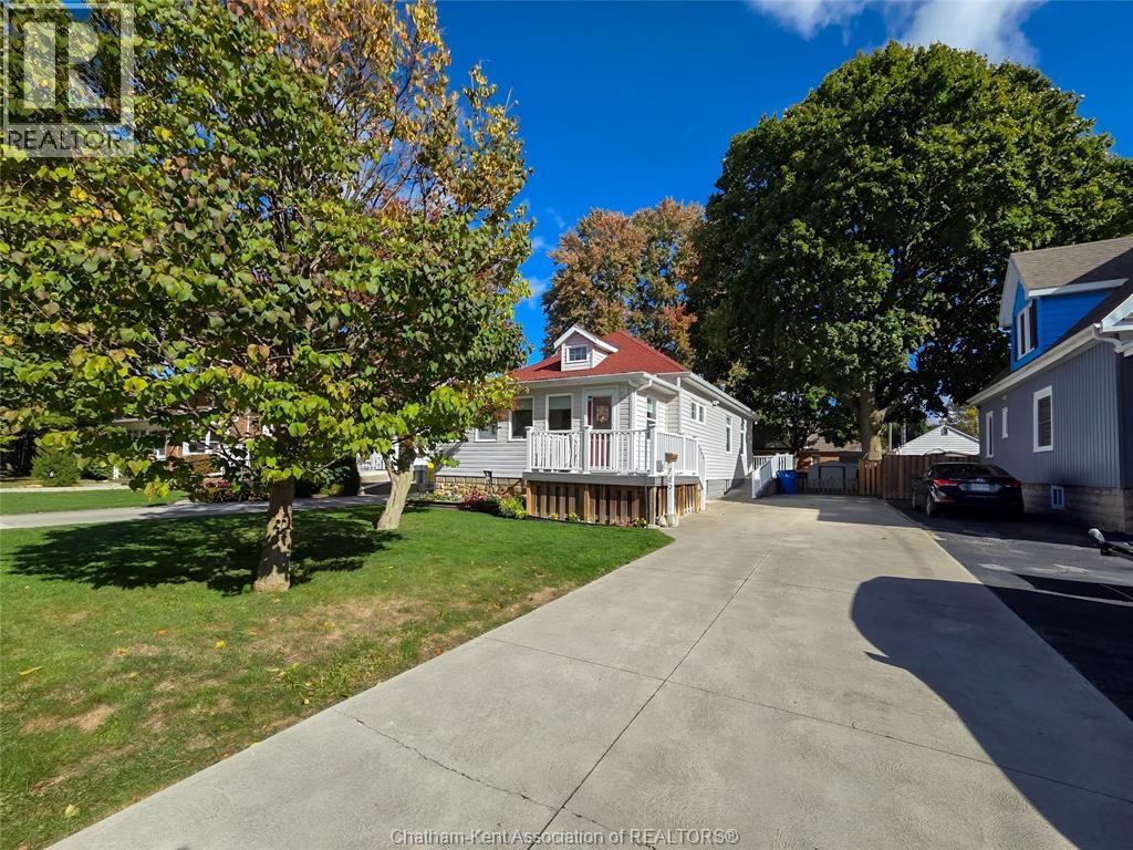 MLS# 25027163: 149 Elizabeth STREET, Chatham, Canada