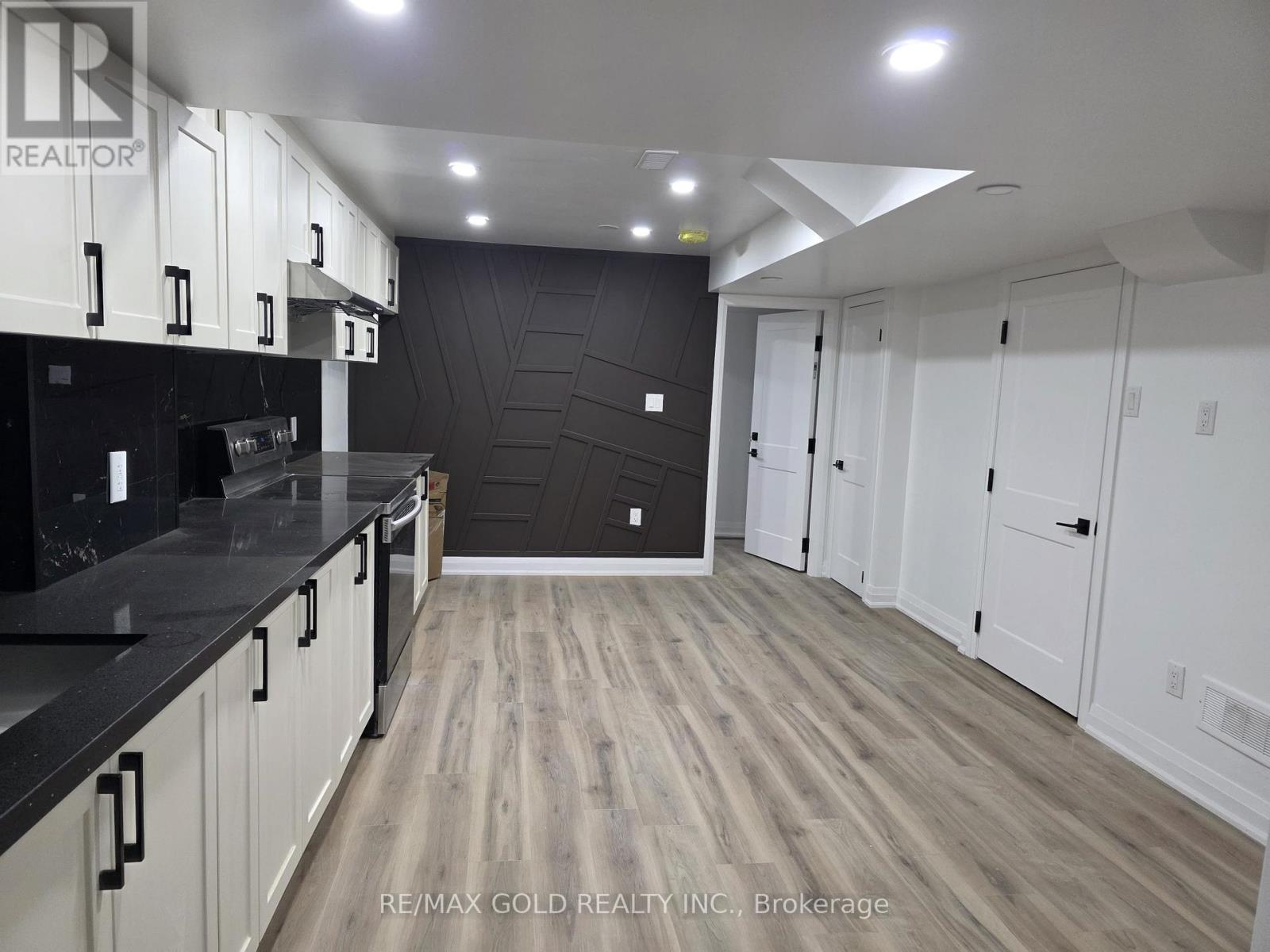 181 Toba Crescent, Brampton, Ontario  L6Z 4W3 - Photo 16 - W12492292