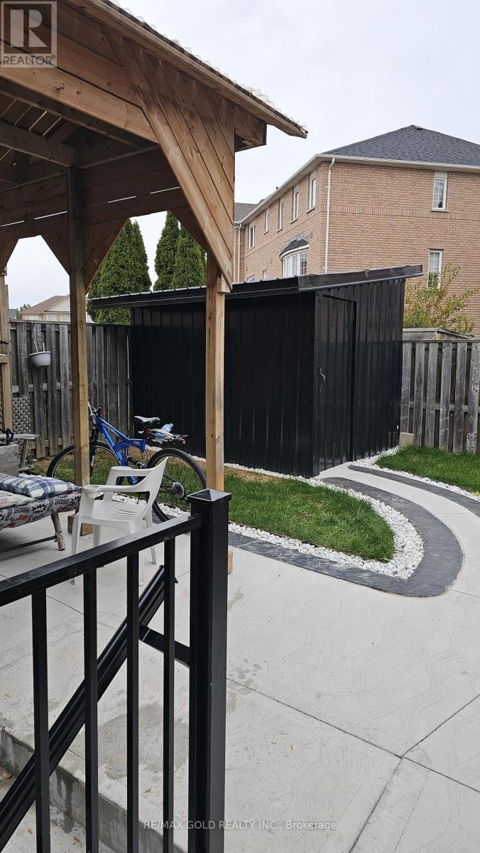 181 Toba Crescent, Brampton, Ontario  L6Z 4W3 - Photo 14 - W12492292