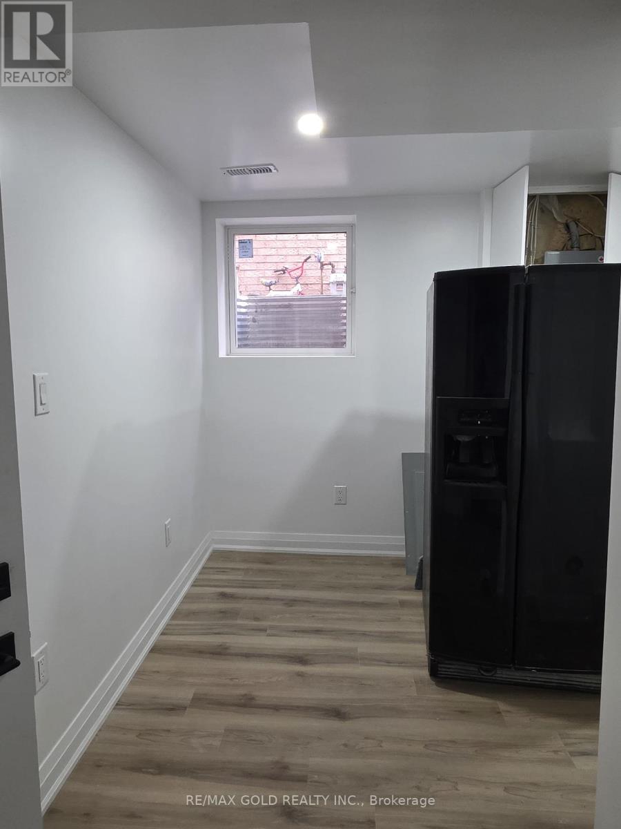 181 Toba Crescent, Brampton, Ontario  L6Z 4W3 - Photo 19 - W12492292