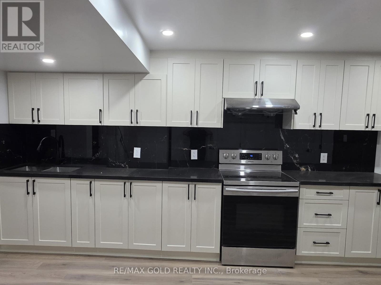 181 Toba Crescent, Brampton, Ontario  L6Z 4W3 - Photo 18 - W12492292