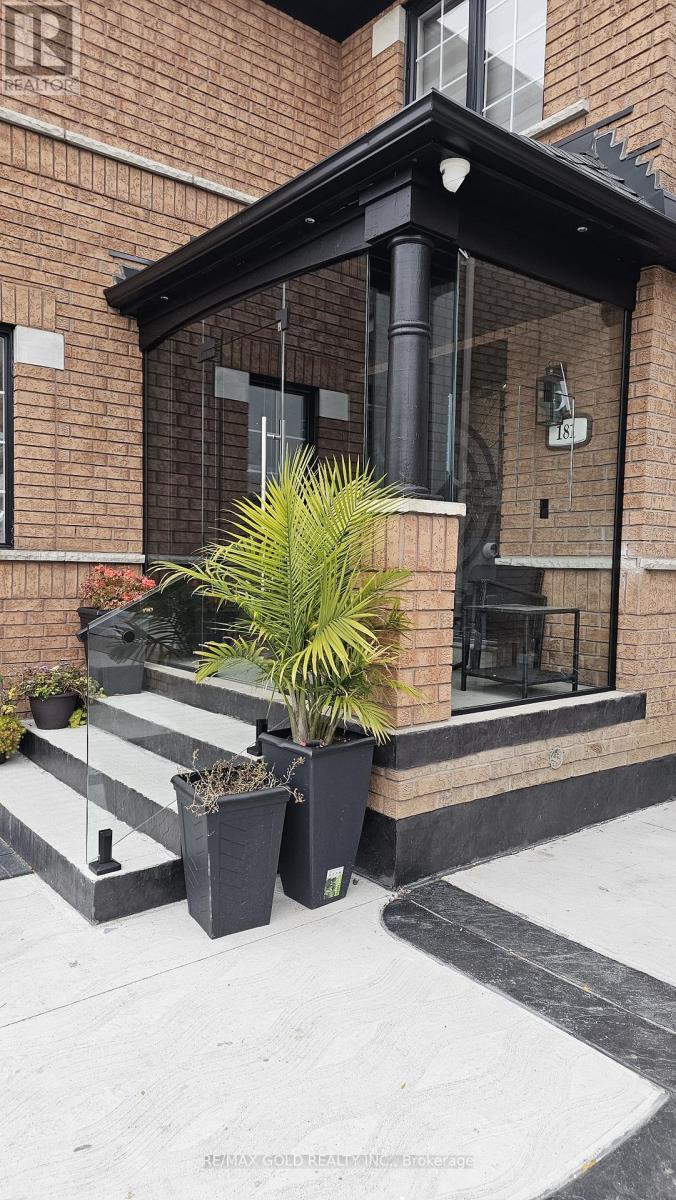 181 Toba Crescent, Brampton, Ontario  L6Z 4W3 - Photo 6 - W12492292