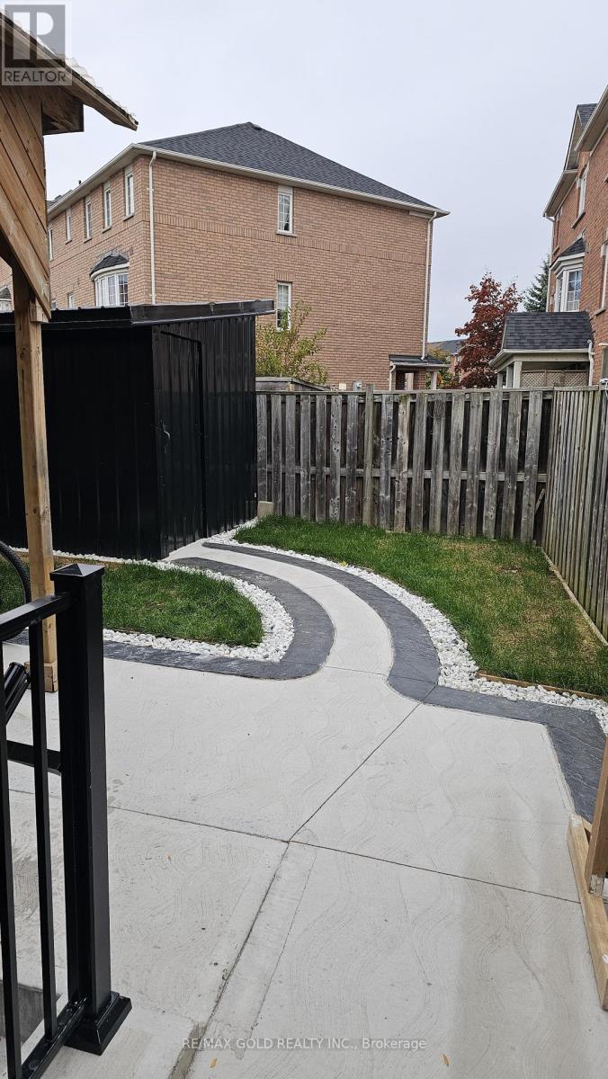 181 Toba Crescent, Brampton, Ontario  L6Z 4W3 - Photo 15 - W12492292