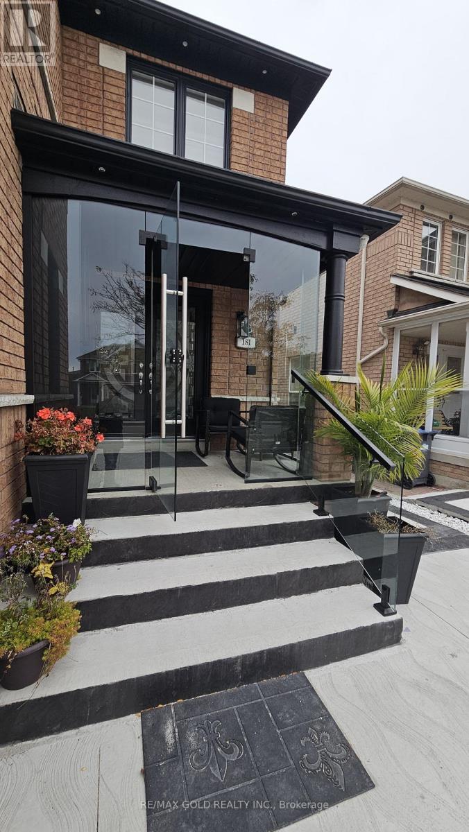 181 Toba Crescent, Brampton, Ontario  L6Z 4W3 - Photo 8 - W12492292