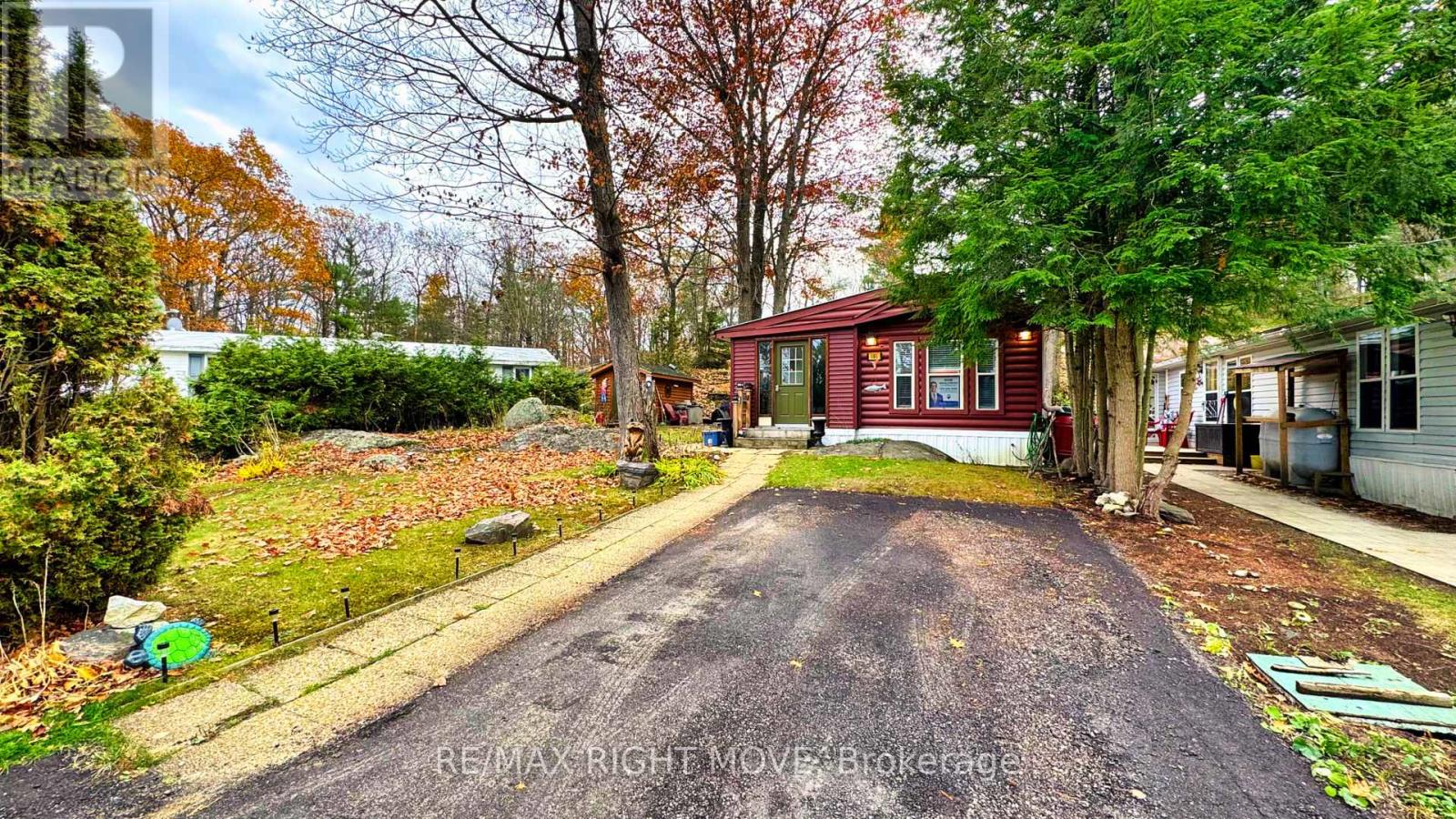 101 - 1007 Racoon Road, Gravenhurst, Ontario  P1P 0C2 - Photo 2 - X12506308