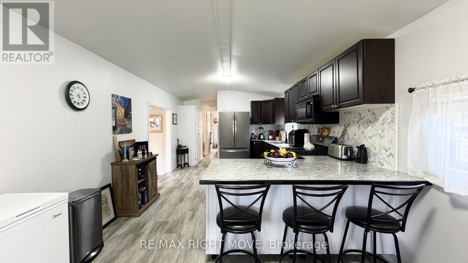 101 - 1007 Racoon Road, Gravenhurst, Ontario  P1P 0C2 - Photo 4 - X12506308