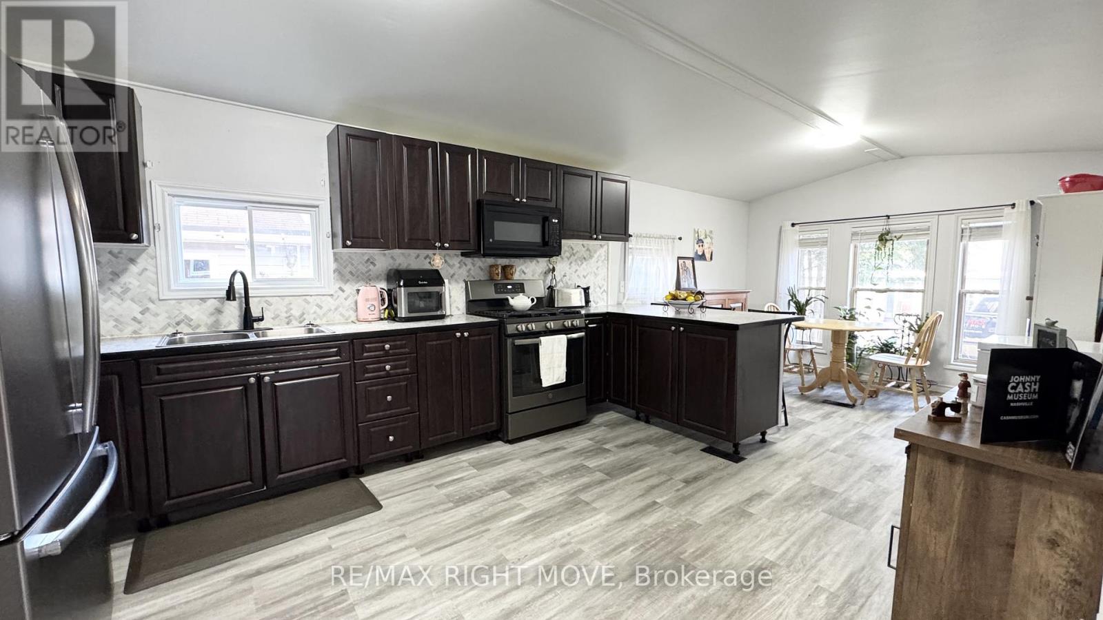 101 - 1007 Racoon Road, Gravenhurst, Ontario  P1P 0C2 - Photo 5 - X12506308