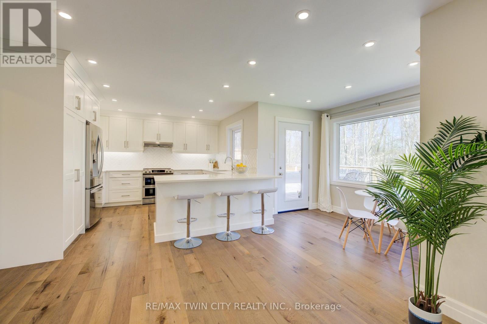 439 Northlake Drive, Waterloo, Ontario  N2V 1Y6 - Photo 11 - X12506332