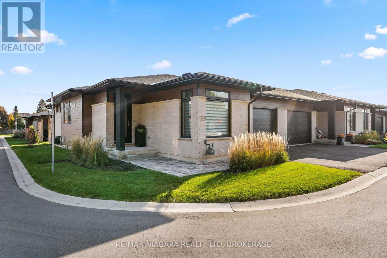 23 - 300 Richmond Street, Thorold (Confederation Heights), Ontario  L2V 0L6 - Photo 2 - X12506362