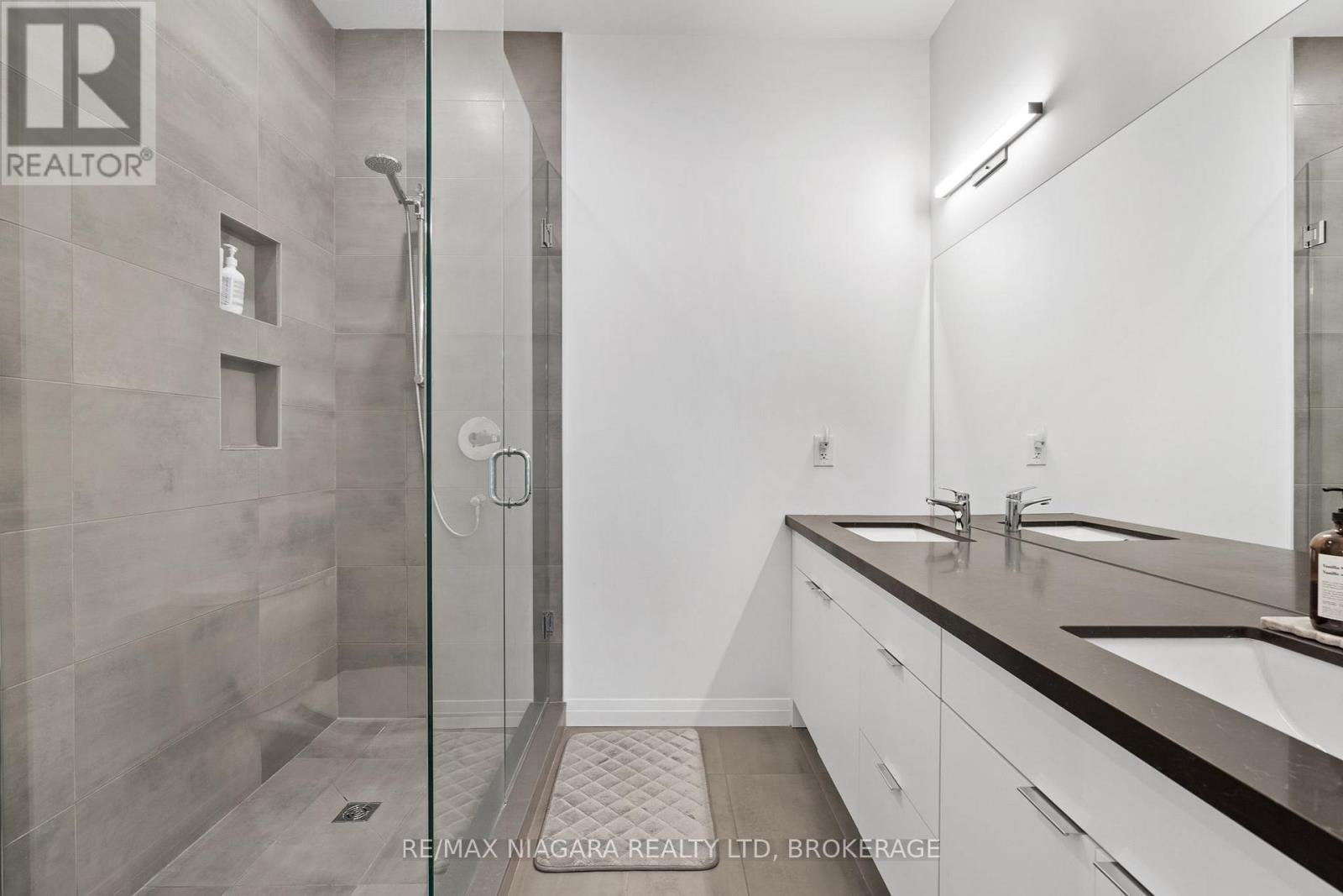 23 - 300 Richmond Street, Thorold (Confederation Heights), Ontario  L2V 0L6 - Photo 21 - X12506362