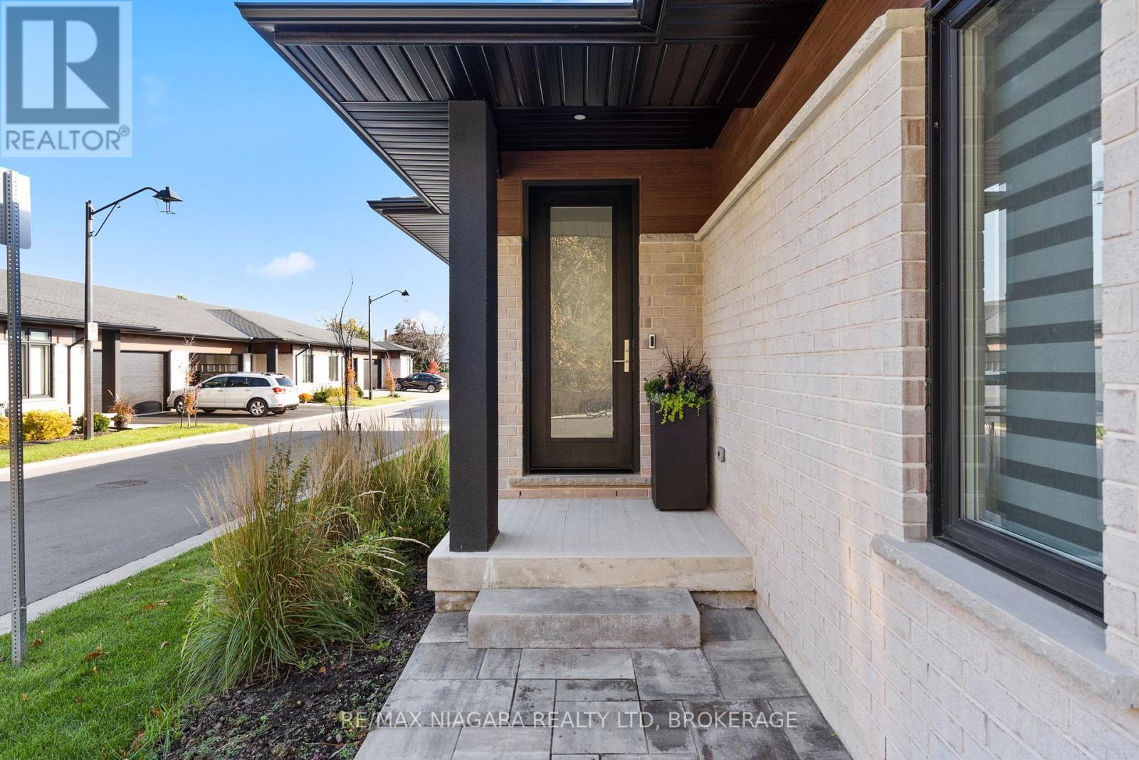 23 - 300 Richmond Street, Thorold (Confederation Heights), Ontario  L2V 0L6 - Photo 3 - X12506362