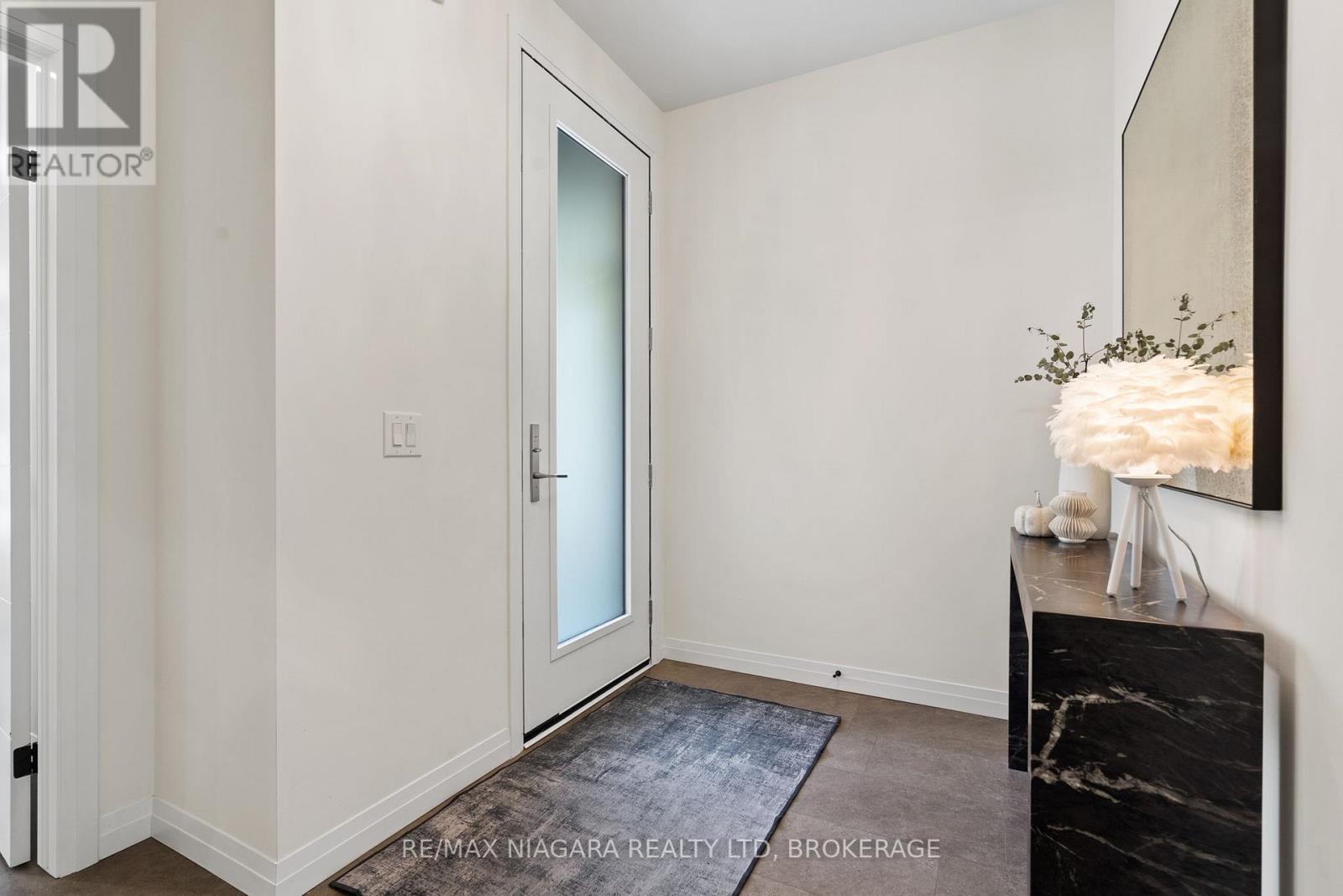 23 - 300 Richmond Street, Thorold (Confederation Heights), Ontario  L2V 0L6 - Photo 4 - X12506362