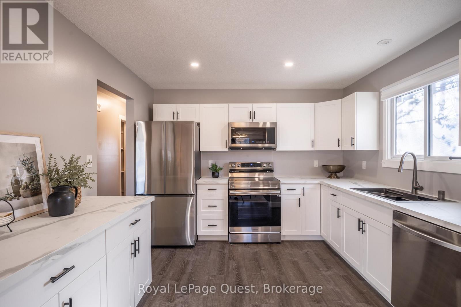 357 Barrie Road, Orillia, Ontario L3V 2S1 - Photo 10 - S12506352