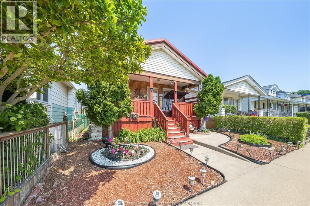 1054 Oak Street, Windsor, Ontario  N9A 5G4 - Photo 2 - 25027852