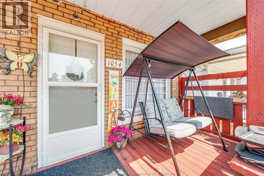 1054 Oak Street, Windsor, Ontario  N9A 5G4 - Photo 5 - 25027852