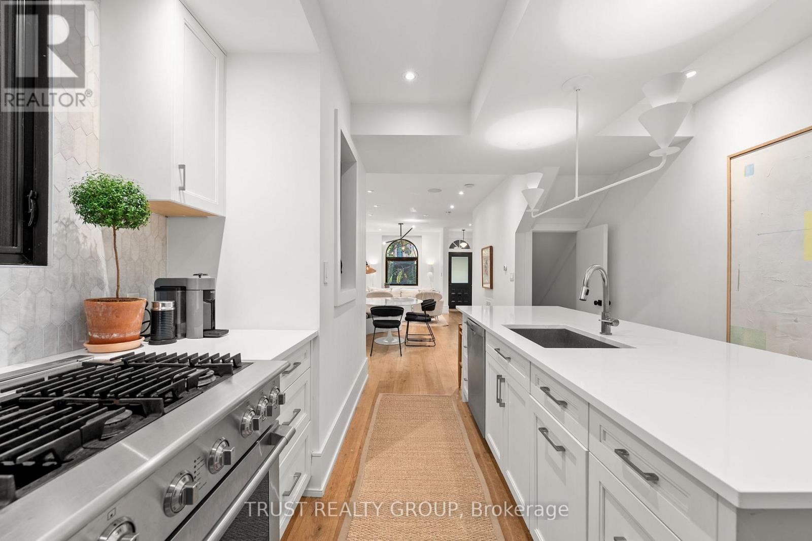 106 Pearson Avenue, Toronto, Ontario  M6R 1G5 - Photo 13 - W12505848