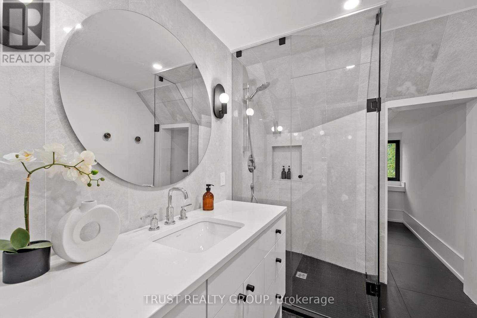 106 Pearson Avenue, Toronto, Ontario  M6R 1G5 - Photo 24 - W12505848