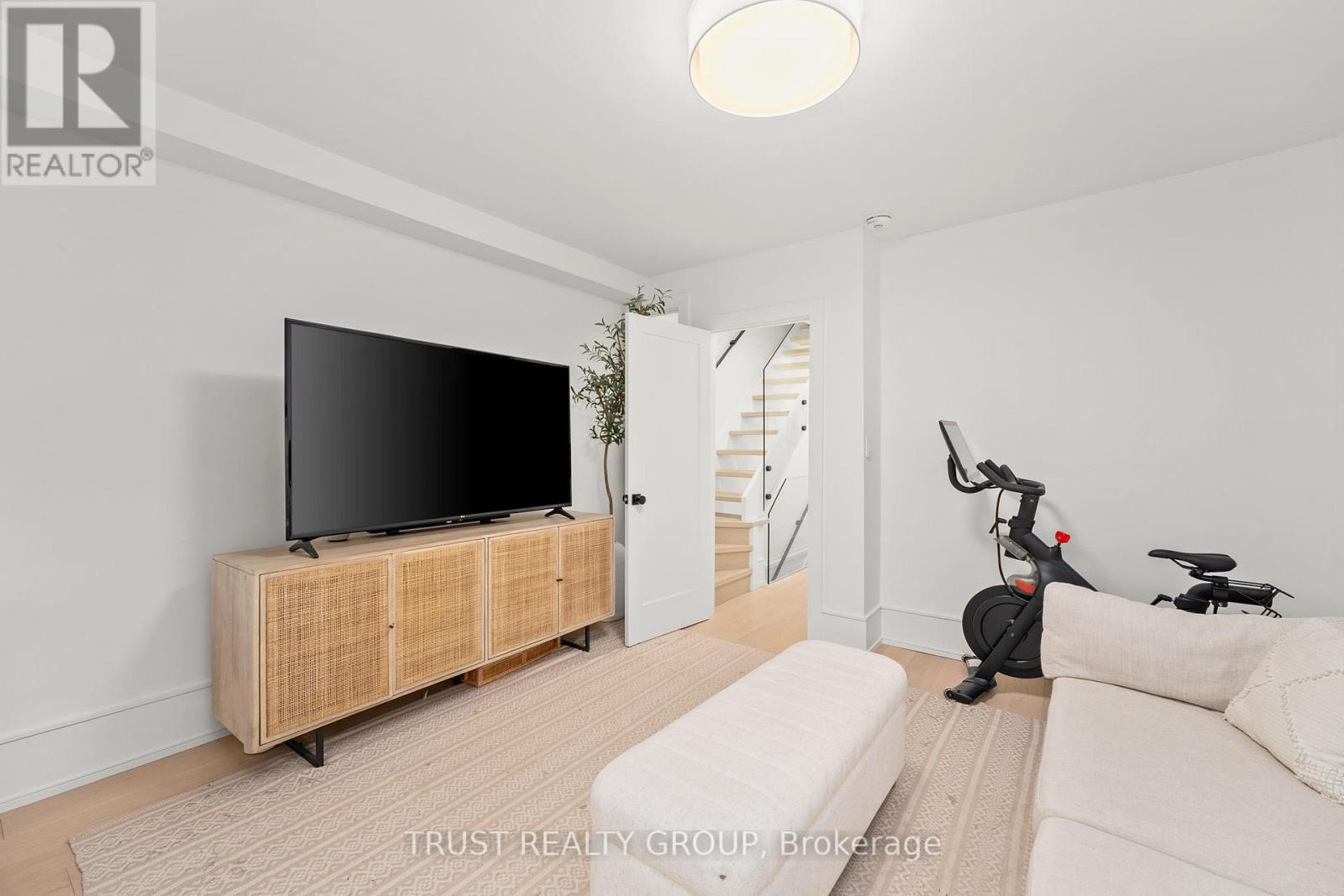 106 Pearson Avenue, Toronto, Ontario  M6R 1G5 - Photo 17 - W12505848