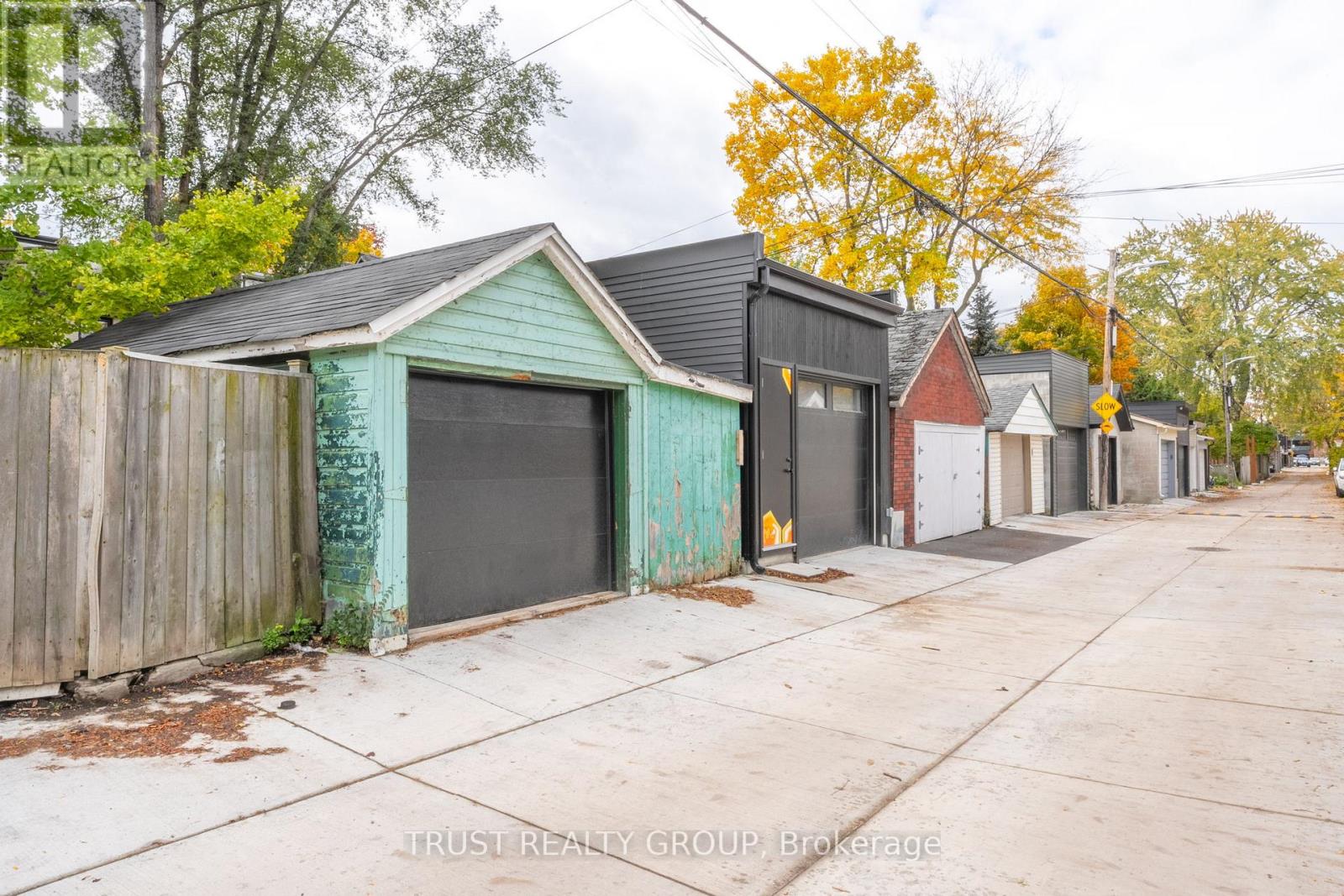 106 Pearson Avenue, Toronto, Ontario  M6R 1G5 - Photo 43 - W12505848