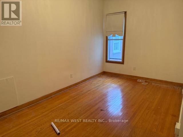 23 Clinton Street, Toronto, Ontario  M6J 2N6 - Photo 11 - C12445424