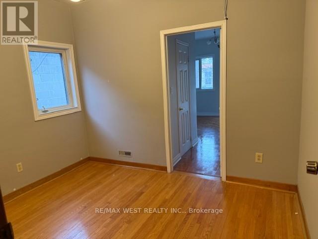 23 Clinton Street, Toronto, Ontario  M6J 2N6 - Photo 13 - C12445424