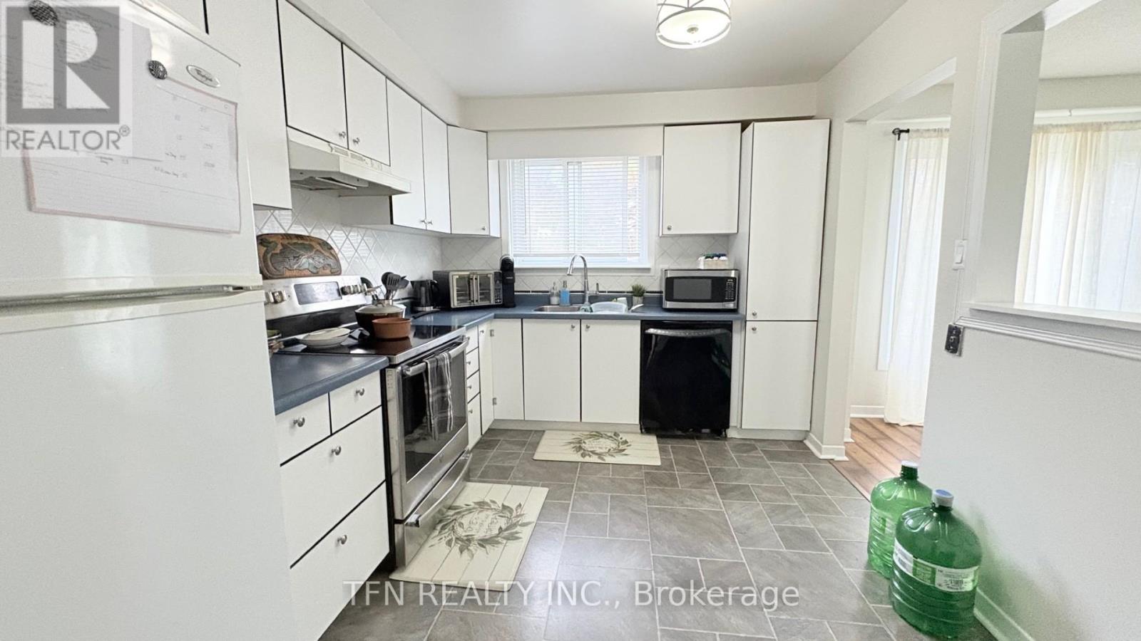 2 - 301 Garden Street, Whitby, Ontario  L1N 3W3 - Photo 2 - E12506412