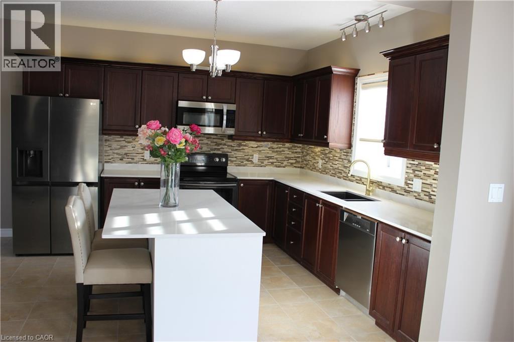 561 Thomas Slee Drive, Kitchener, Ontario N2P 2Y7 - Photo 38 - 40785346